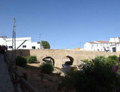 La consejera de Cultura visita el puente romano de Usagre que ha sido restaurado por la Junta de Extremadura