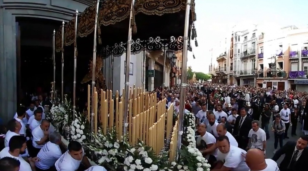 Tres procesiones salen a la calle este Jueves Santo en Badajoz, entre ellas la Soledad si la lluvia lo permite