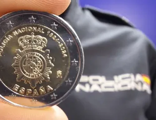 La Policía Nacional enseña la nueva y original moneda de 2 euros que ya se puede adquirir