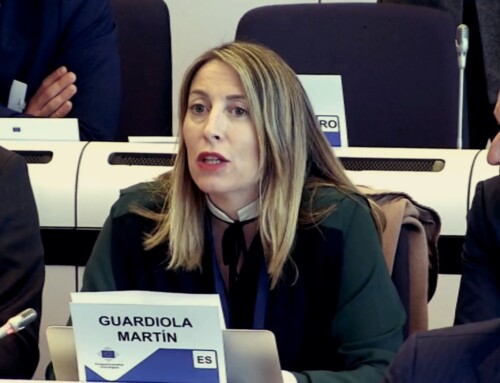 María Guardiola pide desde el Comité de las Regiones garantizar los derechos básicos de los niños «vivan donde vivan»