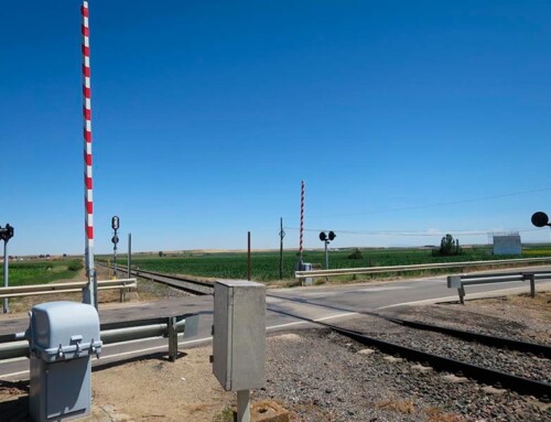 Adif mejorará la protección de 11 pasos a nivel situados en el tramo Guadalmez-Castuera, de la línea de la red convencional Ciudad Real-Badajoz, con una inversión superior a 3,4 millones de euros.