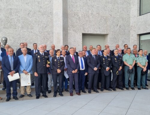 El delegado del Gobierno y el subdelegado en Cáceres participan en el acto de entrega de diplomas de la Policía Nacional como miembros honorarios y jubilados