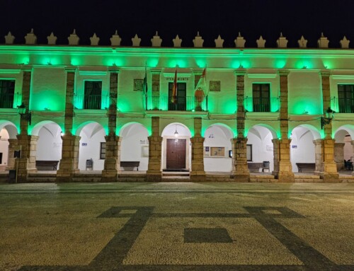 El Ayuntamiento Fontanes se ilumina de color verde por el “Día de la Enfermedad Celíaca”