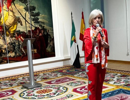 Victoria Bazaga inaugura la exposición ‘Espacios e identidades’, originaria del Museo de Cáceres, en la Real Fábrica de Tapices