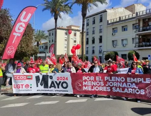 CCOO y UGT se manifiestan en Mérida para reclamar subidas salariales y la reducción de la jornada laboral