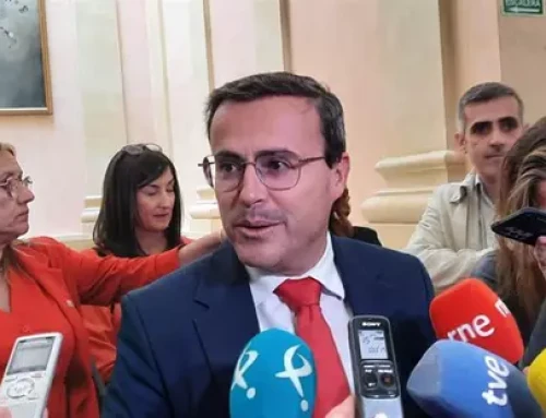 El presidente de la Diputación de Badajoz asegura que no hay trato de favor con el hermano de Pedro Sánchez