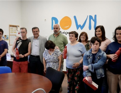 El presidente de la Diputación visita a las asociaciones de Parkinson y Síndrome de Down Badajoz