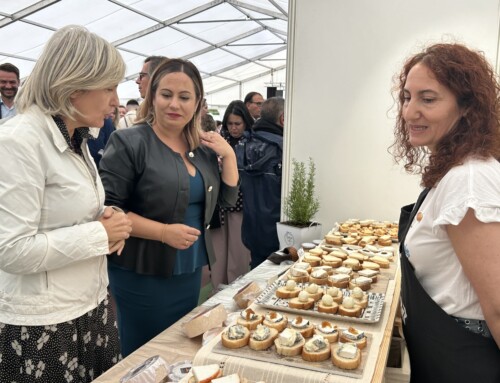 La consejera Victoria Bazaga destaca la Torta del Casar como emblema gastronómico de Extremadura conocido internacionalmente