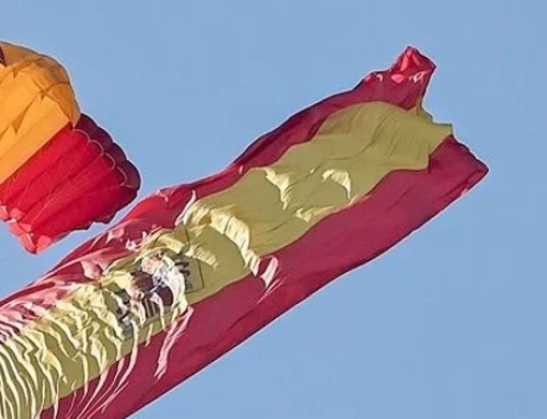 Cancelado por la lluvia el desfile aéreo del 12 de octubre, la Patrulla Águila y el salto en paracaídas