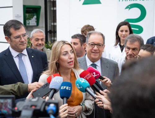 Extremadura comienza a instalar desfibriladores en unas 200 farmacias de pequeños municipios de menos de mil habitantes