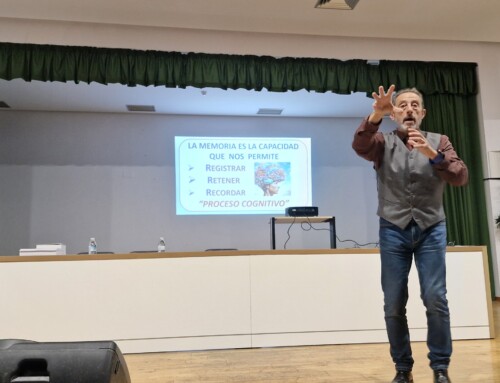 El prestigioso gerontólogo Miguel Anxo Álvarez ha ofrecido una charla en la Casa de la Cultura de Fuente del Maestre sobre la «Memoria de las Personas Mayores»