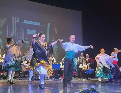 Generaciones de extremeños que emigraron a Anoia exhiben en Igualada sus raíces entre jotas y música tradicional