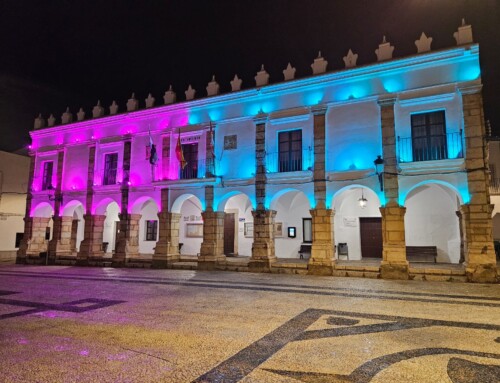 El ayuntamiento de Fuente del Maestre se iluminó de azul y rosa por el Día Internacional del “Duelo Perinatal”