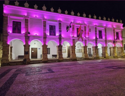 El Ayuntamiento fontanés se ilumina de color rosa con motivo del “Día Mundial de Lucha contra el Cáncer de Mama”