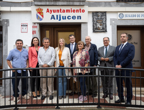 María Guardiola inaugura en Aljucén el ‘Programa de Puntos de Cardioprotección en el Ámbito Rural de Extremadura’ con la instalación de un desfibrilador en la farmacia de esta localidad