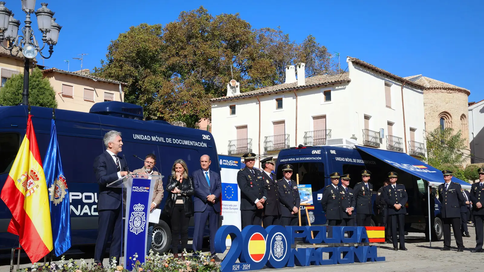 Marlaska presenta ochenta unidades móviles en zonas rurales capaces de expedir el DNI y el pasaporte, una de ellas en Badajoz