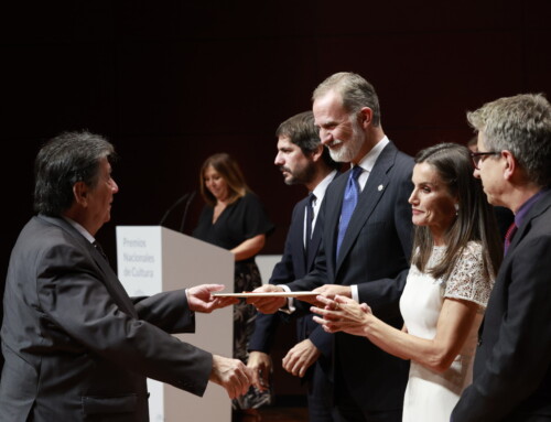 El escritor extremeño Luis Landero recibe de mano de los Reyes el «Premio Nacional de las Letras Españolas»