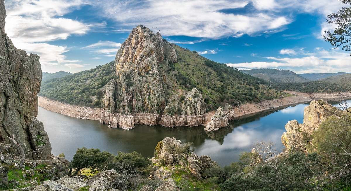 Personas invidentes realizarán este viernes una ruta senderista accesible en el entorno del Parque Nacional de Monfragüe