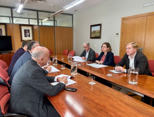 Junta, Ayuntamiento de Badajoz y Delegación del Gobierno firman el protocolo para actuar sobre el nenúfar en el río Guadiana