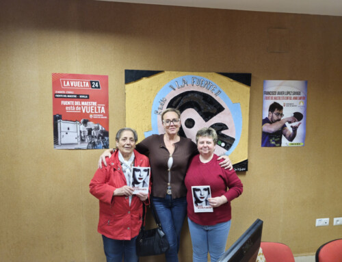 Pura Zambrano presenta en la Emisora Municipal de Fuente del Maestre su primera novela «Mujeres de otro Planeta»