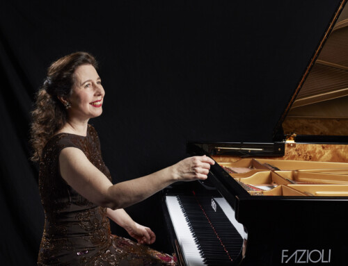 La directora y solista de piano Angela Hewitt debuta esta semana con la Orquesta de Extremadura y un repertorio de Bach