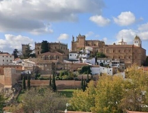 Cáceres ilumina este martes su muralla con motivo del 38º aniversario como ciudad Patrimonio de la Humanidad