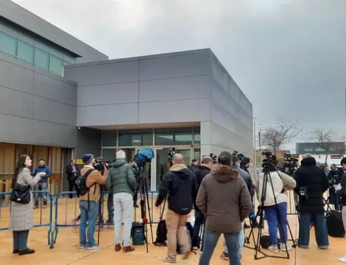 El hermano de Pedro Sánchez entra a declarar por el garaje de Juzgados de Badajoz para esquivar periodistas y protestas