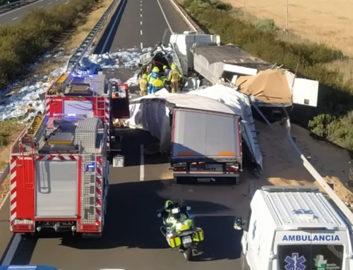 Dos camiones accidentados cortan el tráfico en la A-66 en Monesterio en sentido Sevilla