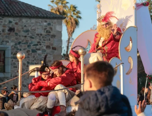 Las 18 carrozas de la Cabalgata de Reyes en Mérida repartirán esta tarde más de 6.500 kilos de caramelos