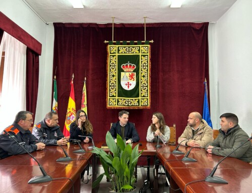 Abel Bautista visita la agrupación de Protección Civil de Fuentes de León, una de las más grandes de Extremadura