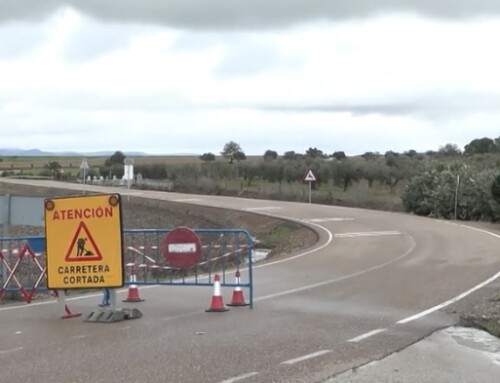 La crecida del río obliga a cortar la carretera que une Quintana y Valle de la Serena