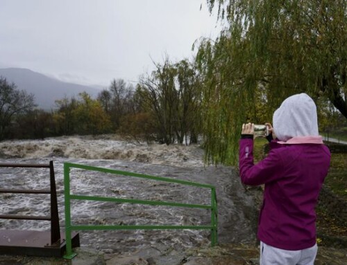 La balsa de riego que ha provocado la riada ha soltado unos 310 metros cúbicos de agua sobre Jarandilla de la Vera