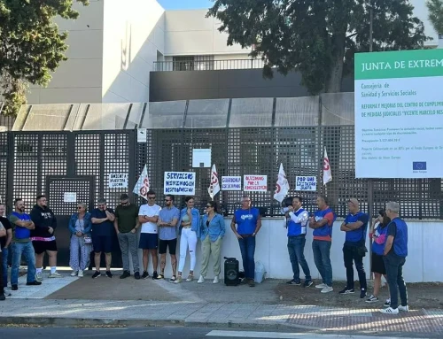 Trabajadores de centros de menores se concentran en Badajoz y piden rebajar la edad penal: «Les sale muy barato matar»